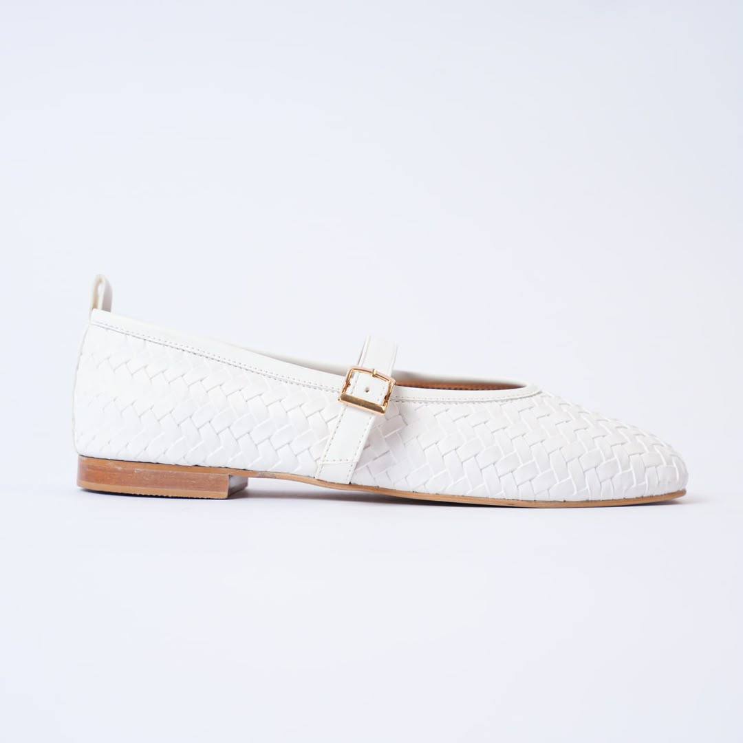L-4401 White